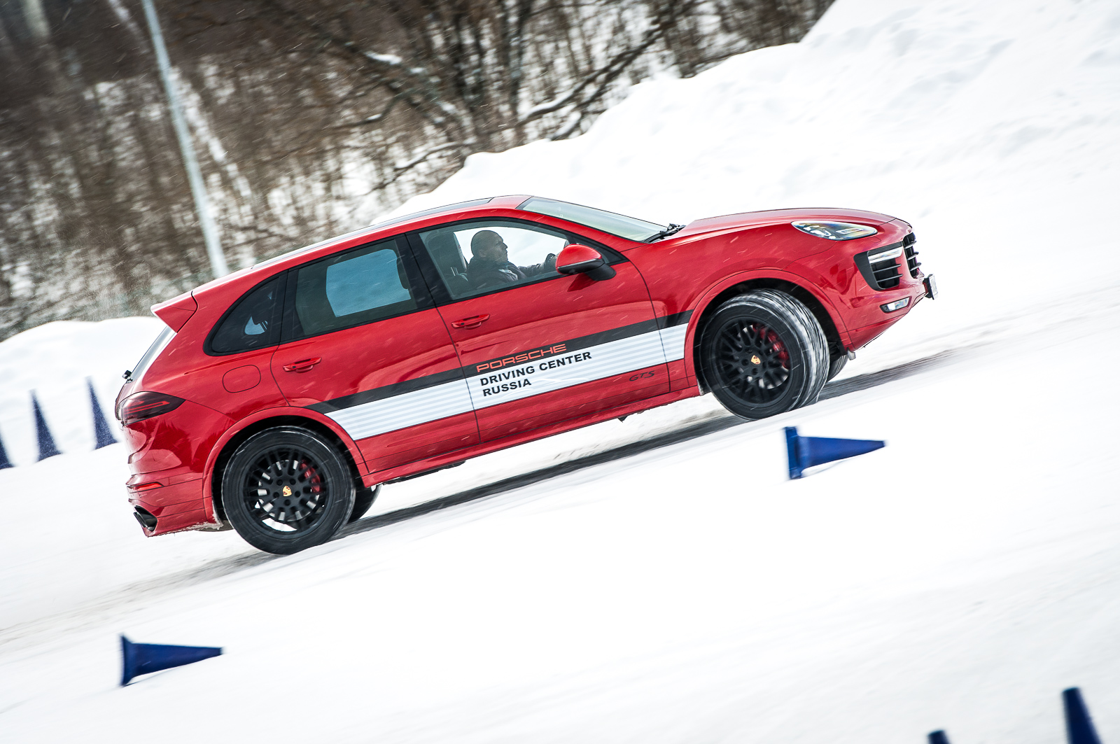 Porsche Driving Experience. Вызов стихии на повышенных оборотах