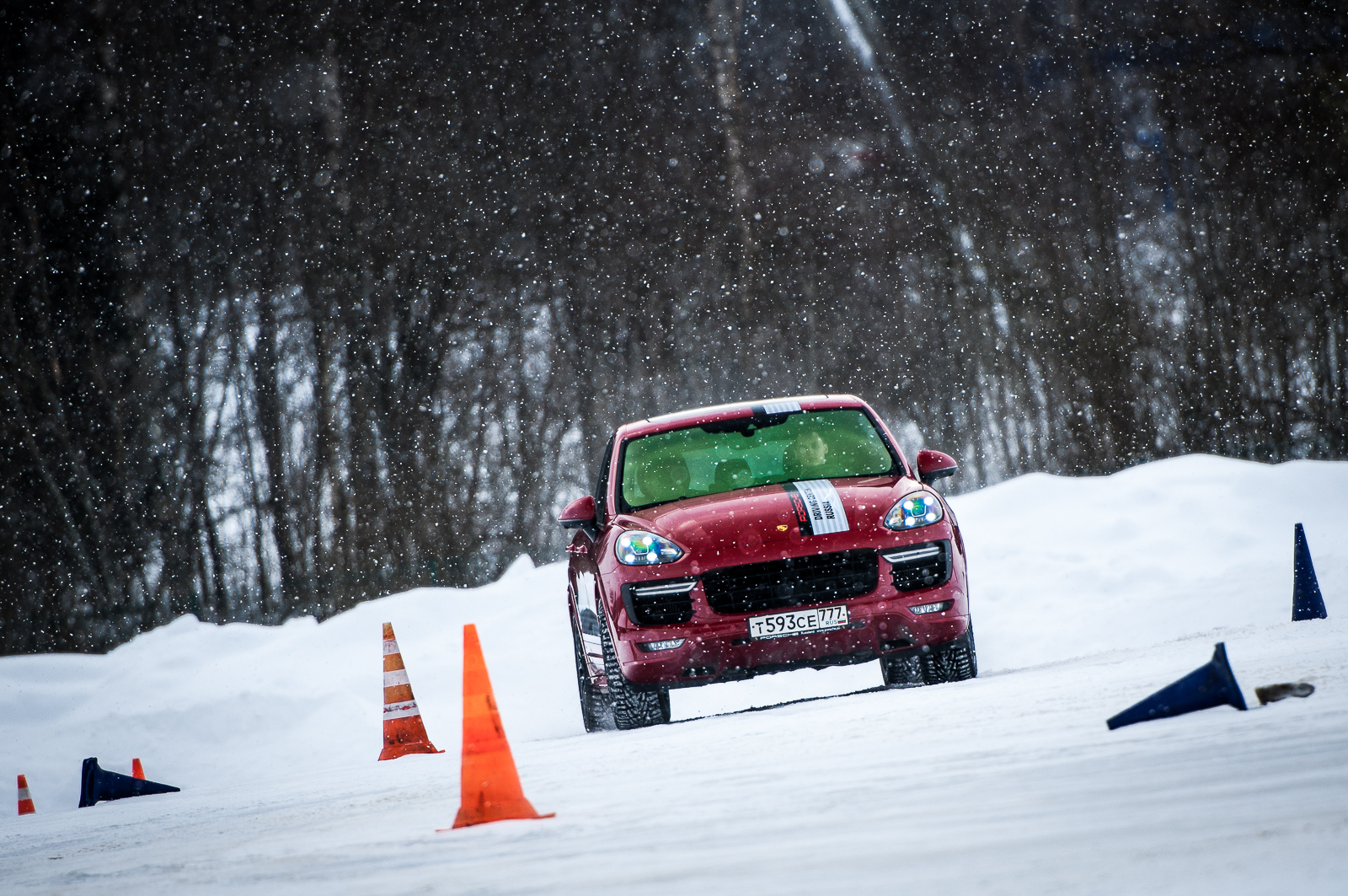 Porsche Driving Experience. Вызов стихии на повышенных оборотах