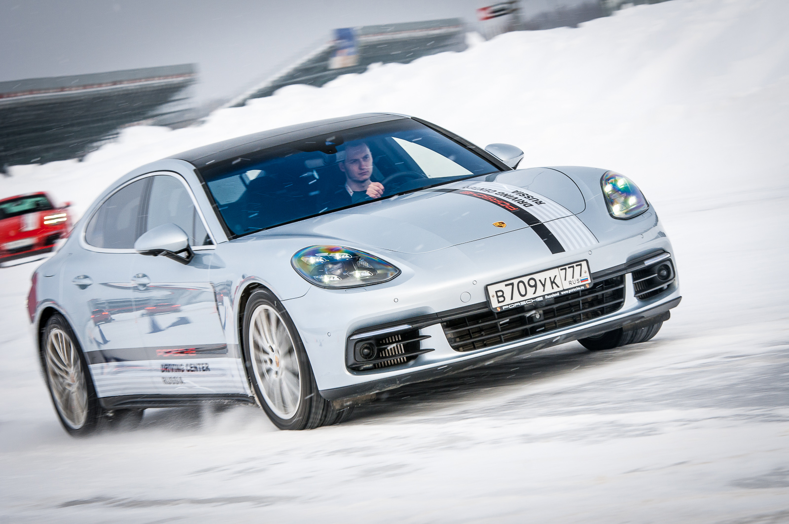 Porsche Driving Experience. Вызов стихии на повышенных оборотах