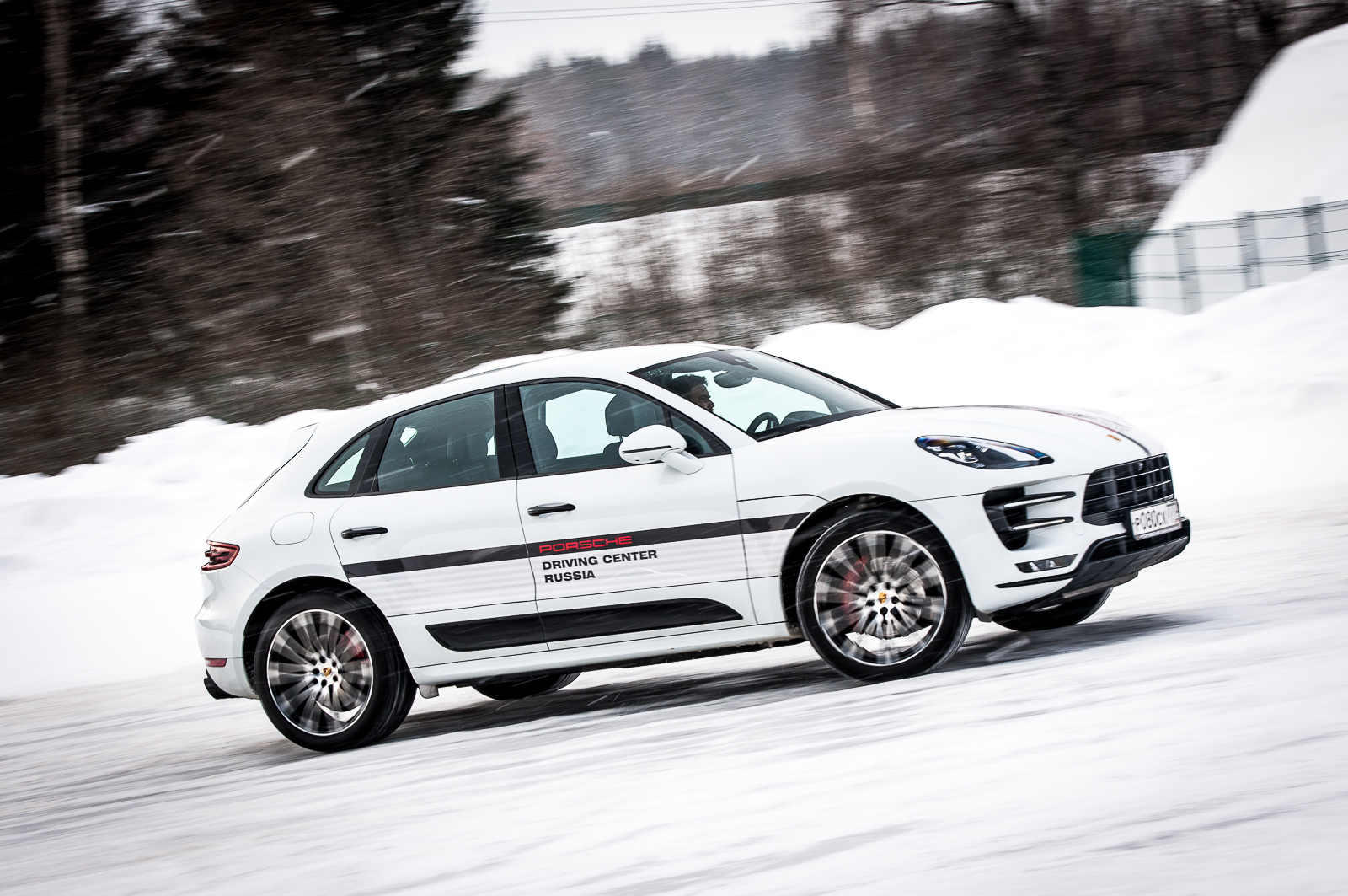 Porsche Driving Experience. Вызов стихии на повышенных оборотах