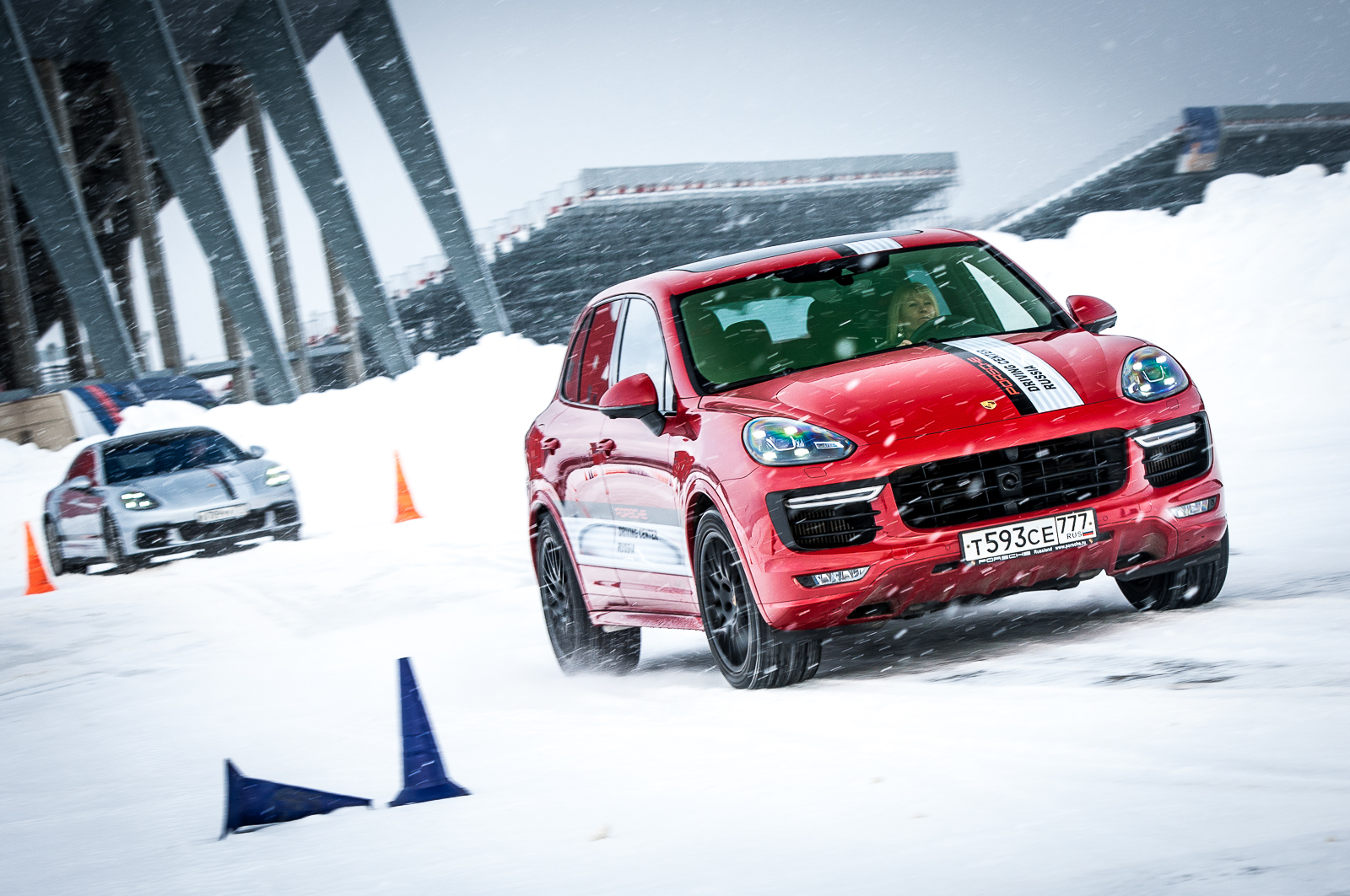 Porsche Driving Experience. Вызов стихии на повышенных оборотах