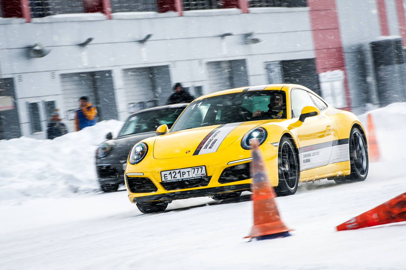 Porsche Driving Experience. Вызов стихии на повышенных оборотах