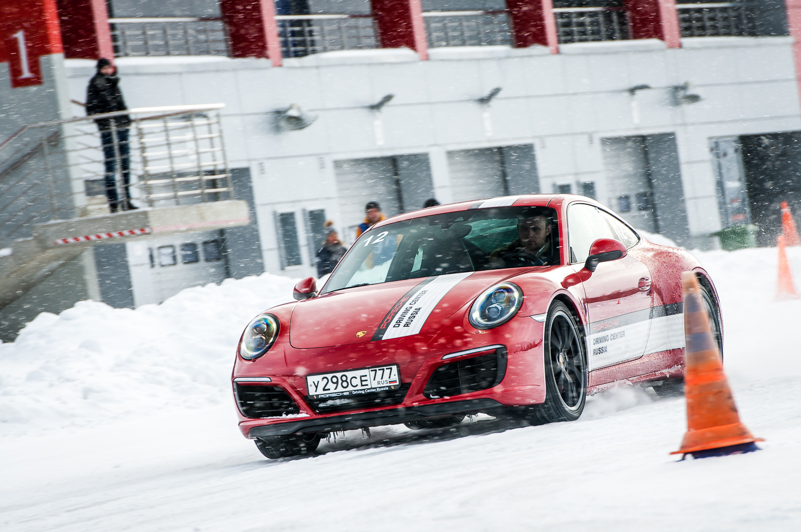 Porsche Driving Experience. Вызов стихии на повышенных оборотах