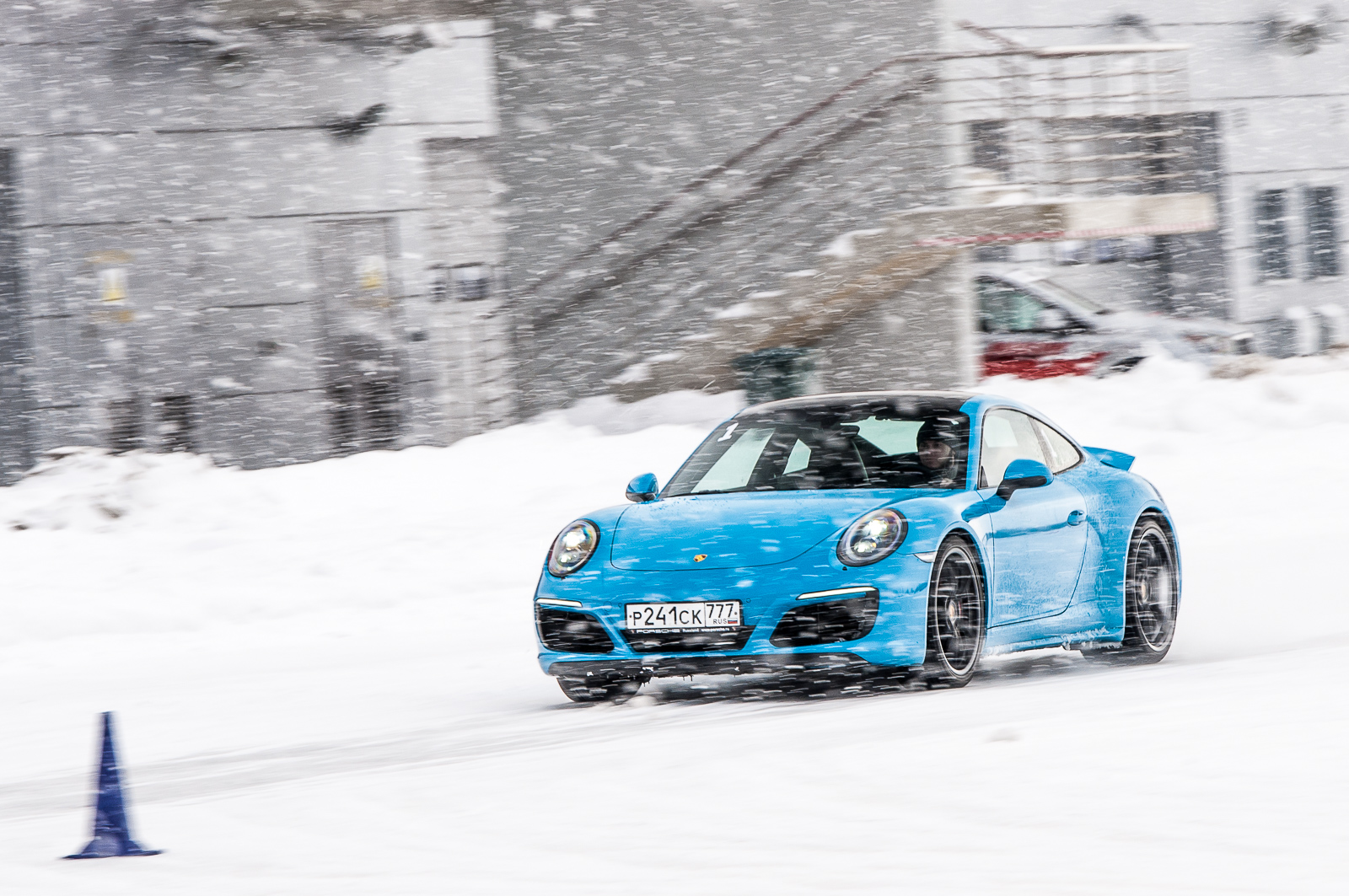 Porsche Driving Experience. Вызов стихии на повышенных оборотах