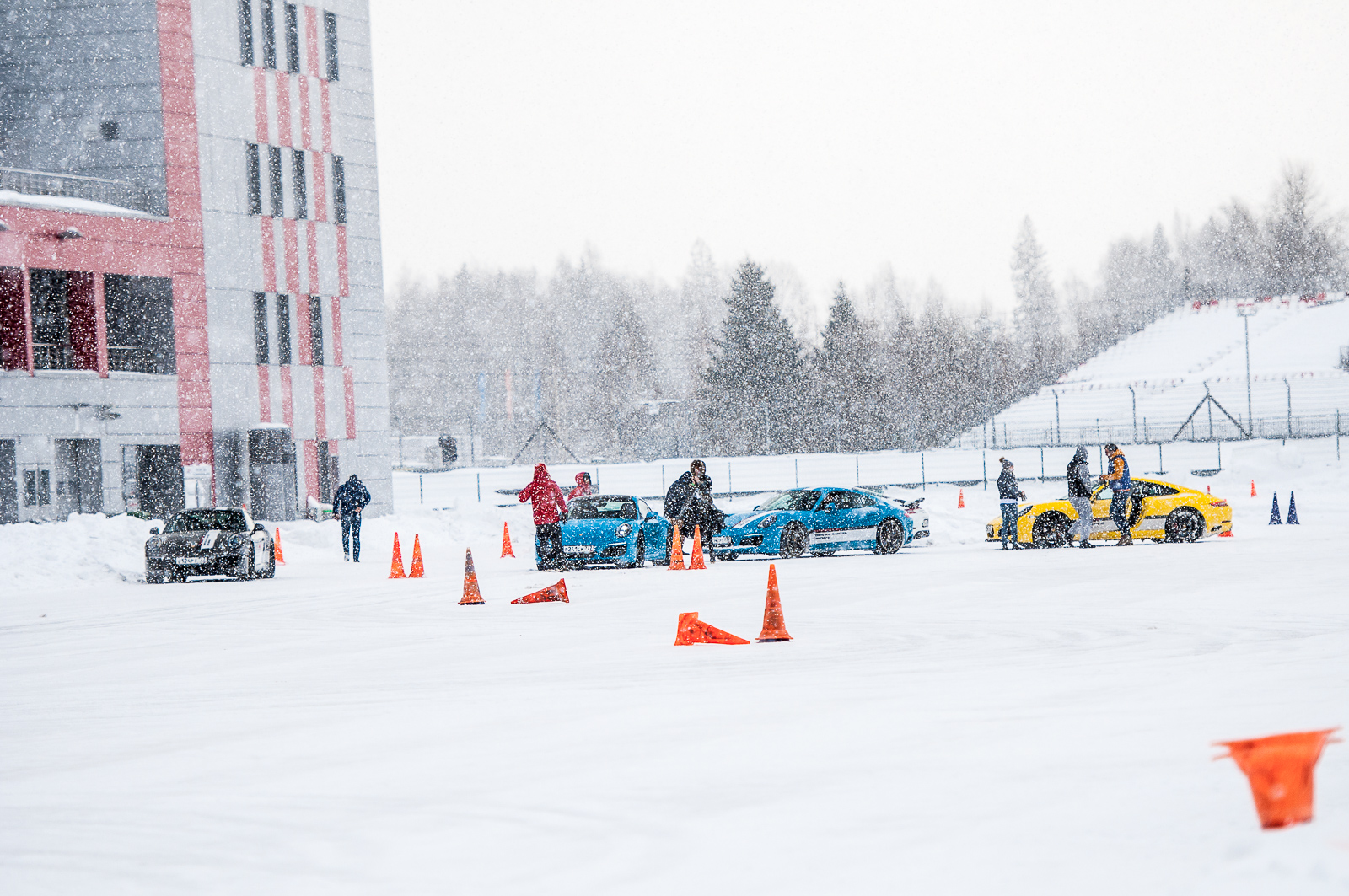 Porsche Driving Experience. Вызов стихии на повышенных оборотах