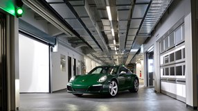 С конвейера в Германии сошел миллионный Porsche 911 – не упустите возможность стать обладателем его младшего брата!