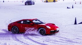 Стиль вождения - зимний. Porsche Experience Winter 2020.